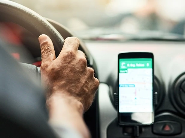 Die Zeiterfassung startet die integrierte Smartphone-Navigation